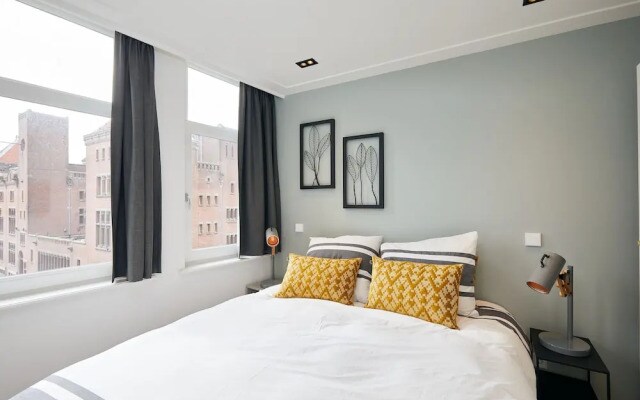 Damrak Short Stay Amsterdam