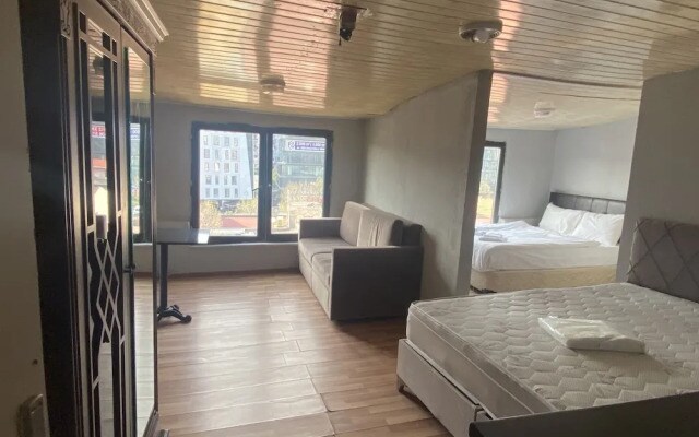 Zeus Convenient Suit İstanbul