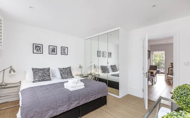 Pet-friendly Fulham 1-bed Apt, 2 Mins to Tube