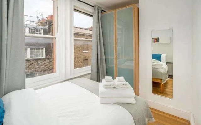 Modern 1 Bed apt Sleeps 4 in Covent Garden