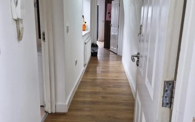 Apartment Sleeps 4 With Free Parking
