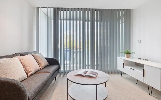 Spacious 2BR Apartment in Prime Central Location