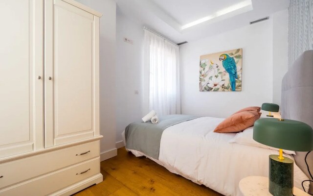 Central Sunny Penthouse Premium Apt