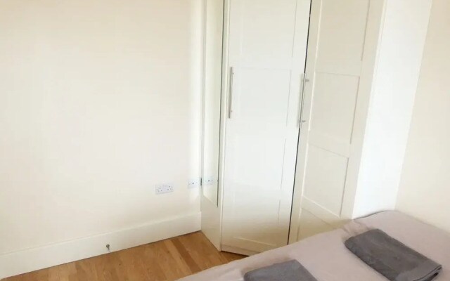 SS Property Hub - West Kensington Apartment