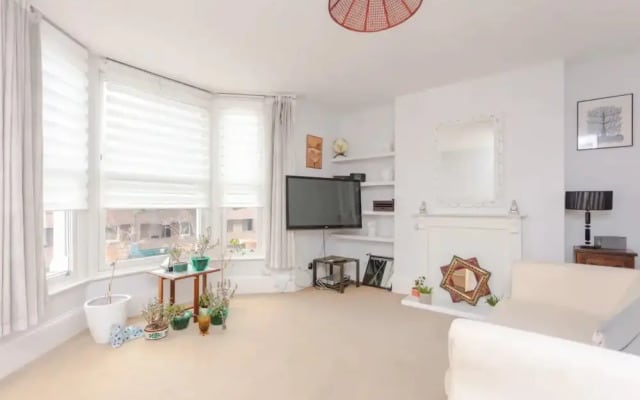 Cheerful 1 Bedroom Apartment in Vibrant Maida Vale