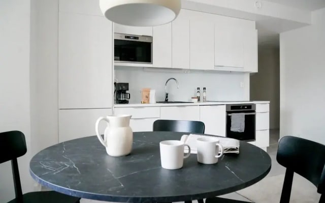 Luminous 2br with free parking & sauna