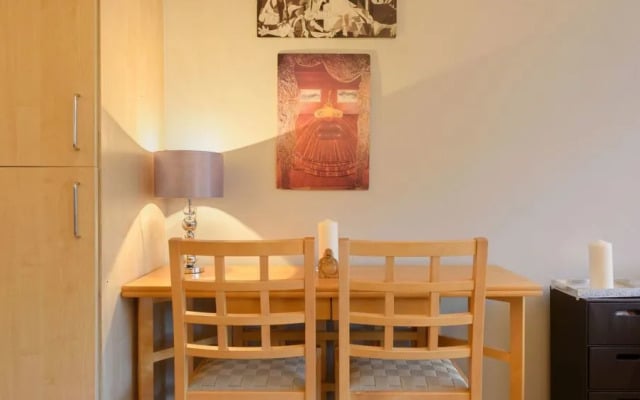 Convenient Oxford Street 1BR Flat