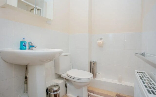 2 Bedroom Balcony Apartment In Putney