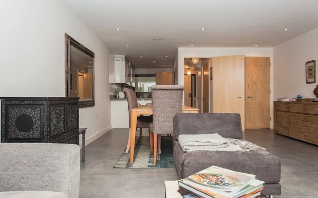 Beautiful Duplex Flat, sleeps 6, close to tube