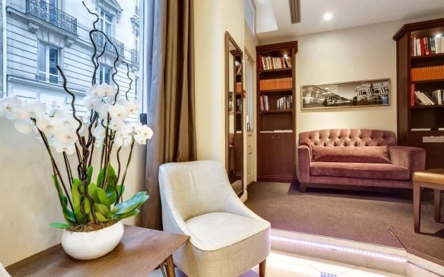Le 12 Hotel