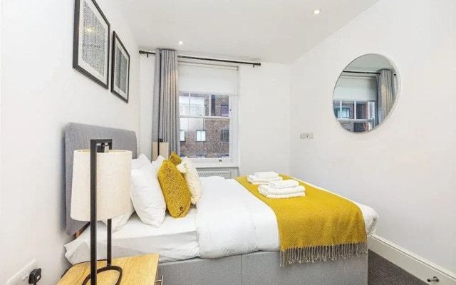 Modern Flat, Steps From Oxford Street!