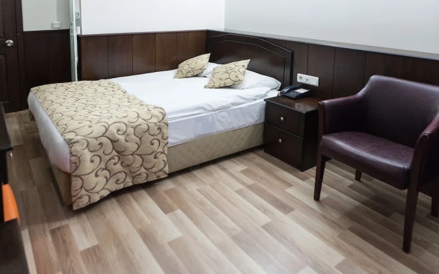 Lal Hotel