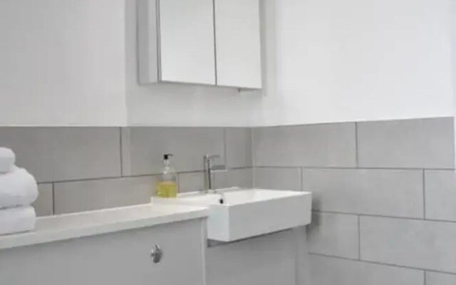 Modern 2 Bedroom Duplex Flat in Balham