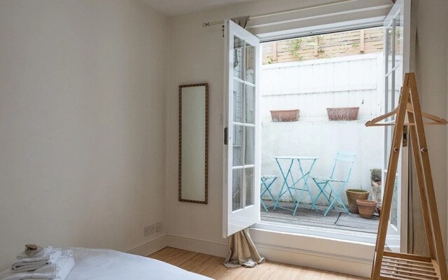 Cosy 2BR Fulham Apartment With Terrace!