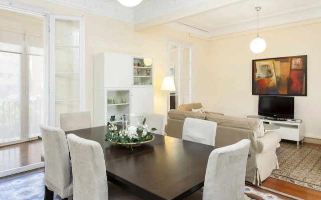 1402 - Elegant City Centre Apartment