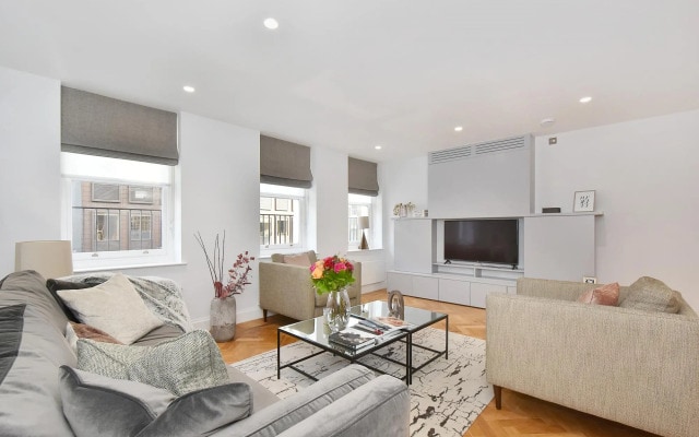 Stunning Mayfair 3 Bed 8 Million Air Conditioned