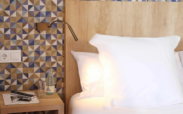 Chic & Basic Velvet Hotel