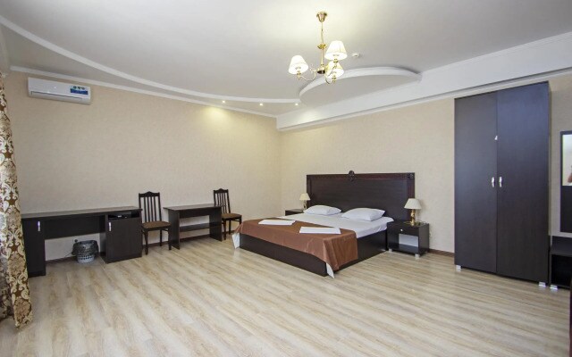Luxury House (Лакшери Хаус)
