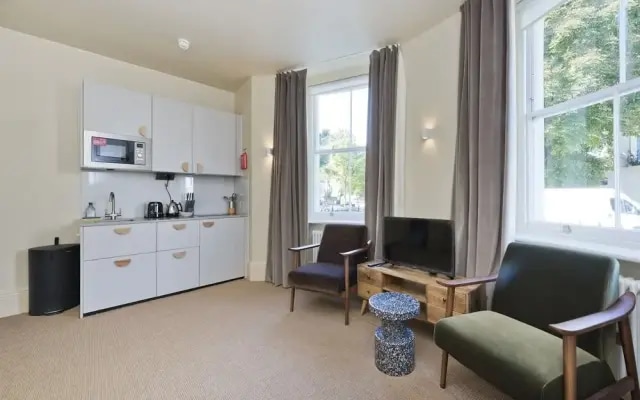 Spacious Studio Suite Near Regents Park, London