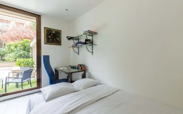 Neuilly-sur-seine Modernist Retreat