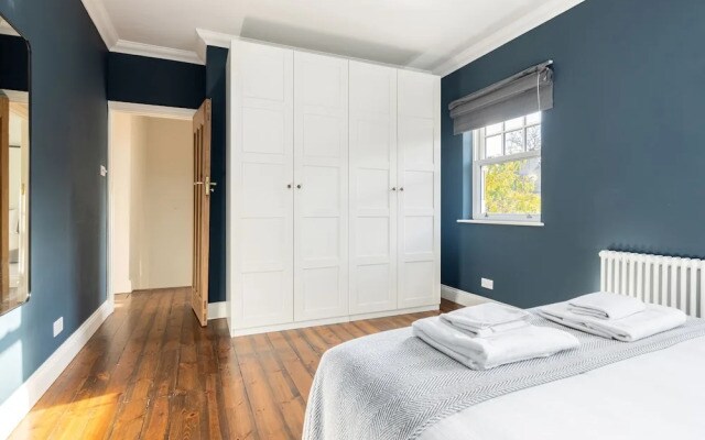 Spacious 3 Bed Flat Putney