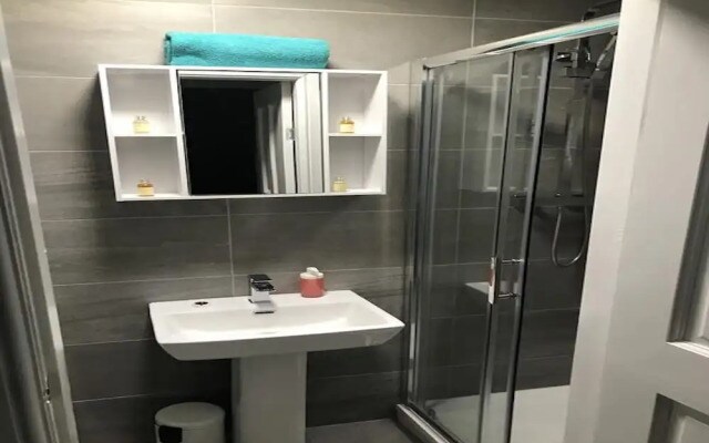 OYO Butlers Hotel