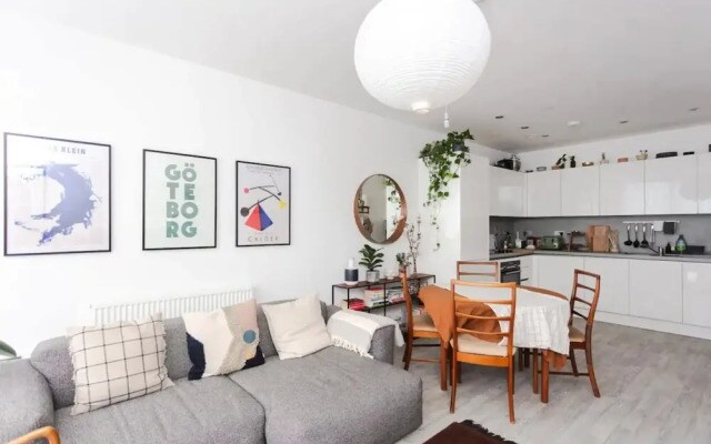 Bright 1 Bedroom Apartment in Hackney Wick With Balcony