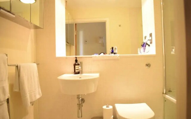 1 Bedroom Flat in Shoreditch With Private Patio
