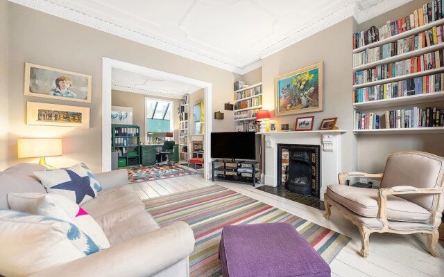 Colourful on Ormiston Grove