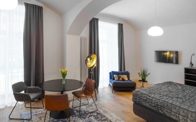 MN6 Luxury Suites by Adrez Living