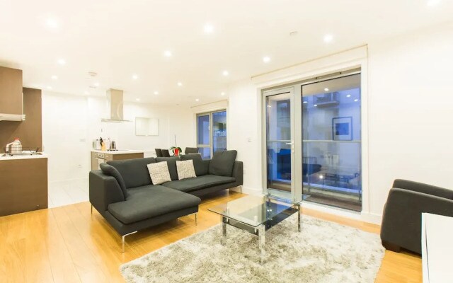 Two Bedroom Apartment Aldgate
