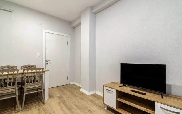 Centrally Located Apartment With Backyard in Sisli