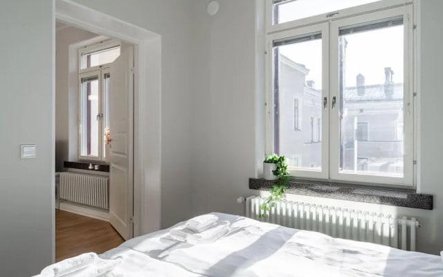Main Square Renovated Apt, Sauna and Parking