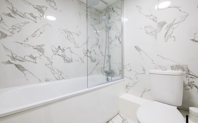 Contemporary 2 Bedroom Apartment in Shepherd's Bush