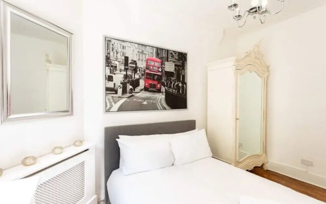 Bright Warwick Chambers Apartment