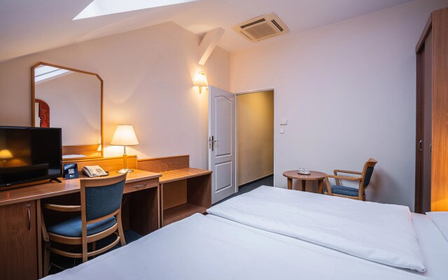 EA Hotel Tosca