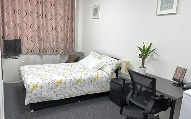 Lovely Double Room in serviced apartment - London