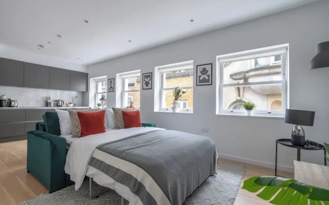 Chic 1BR Close to Tower & Thames