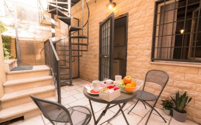 Leonina 75 Holidays