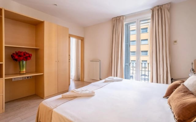Classy 3bed 3bath apartment in Eixample