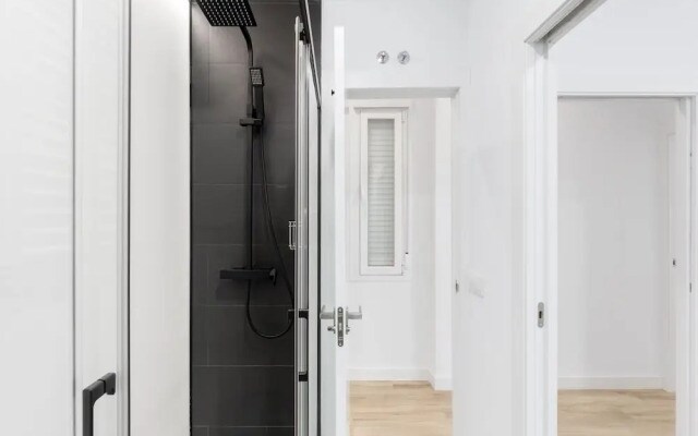 Atocha Apartment by FlatSweetHome