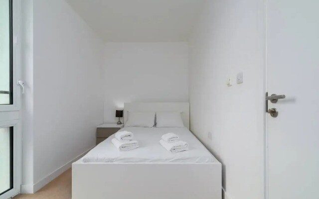 Stunning 3BR Flat in East Village W/balcony, Fits 9