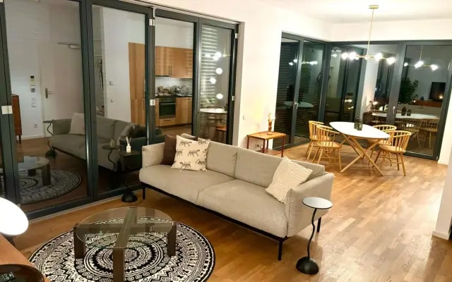 2 Bedroom Mauerpark-Apartment, Berlin Mitte View calendar