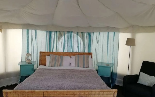 The Little Hide - Adult Only Camping Pods