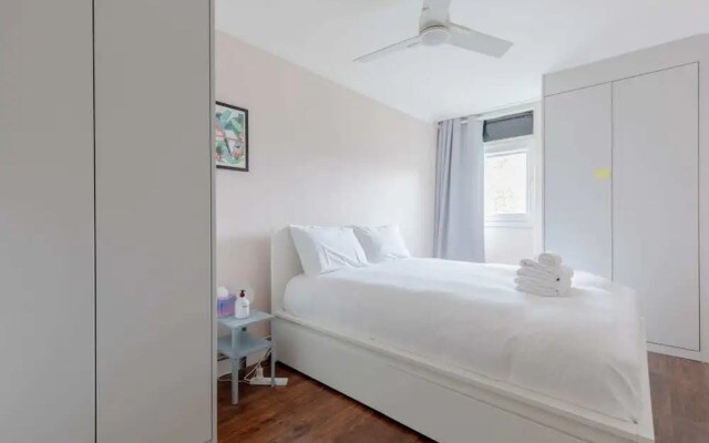 Scandi-style 2BD Maisonette W/garden Brick Lane!