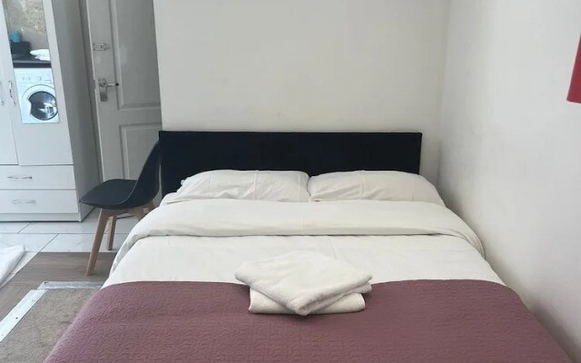 Redbridge Studio Retreat