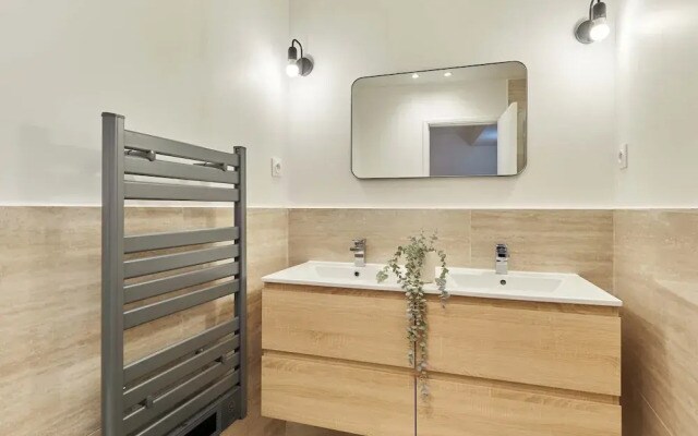 Elegant Apartment With Buttes-chaumont Park