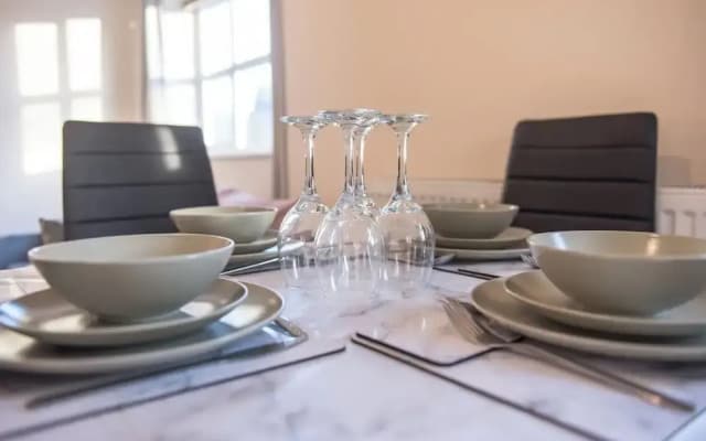 Apt - Sleeps 6 - Pets Ok - Parking