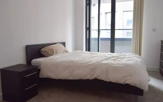 Modern Vauxhall Flat With Balcony