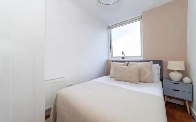 High-End 2 Bed Flat near Westfield London